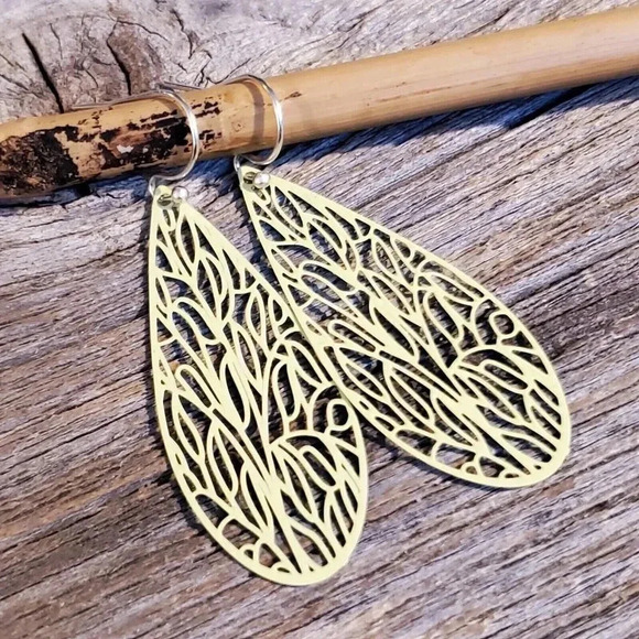 Fashion Jewelry Jewelry - Art Nouveau Lacy Yellow Green Filigree Slim Teardrop Enamel Pendant Earrings